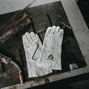 3 3